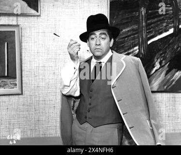 Un portrait du comédien britannique TONY HANCOCK dans LE REBEL 1961 réalisateur ROBERT DAY écrit par RAY GALTON et ALAN SIMPSON Associated British Picture Corporation / Warner-Pathe Banque D'Images