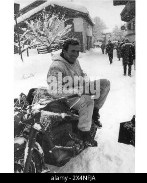 CLINT EASTWOOD sur place en Autriche pour WHERE EAGLES DARE 1968 réalisateur BRIAN G. HUTTON histoire et scénario ALISTAIR MacLean musique RON GOODWIN GERSHWIN-Kastner Productions / Winkast film Productions / Metro Goldwyn Mayer Banque D'Images