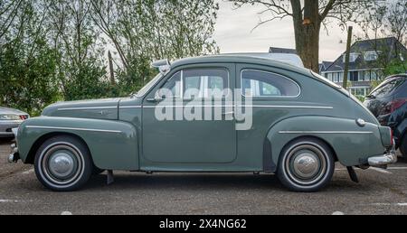 Alphen aan den Rijn, pays-Bas, 13.04.2024, voiture d'époque Volvo PV 544 de 1960 Banque D'Images