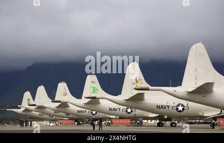 Seefernaufklärer vom Typ Lockheed P3 Orion der US Navy auf der Marine corps Air Station MCAS Kaneohe Bay auf Hawaii. Seefernaufklärer vom Typ Lockheed P3 Orion der US Navy auf der Marine corps Air Station MCAS Kaneohe Bay auf Hawaii. Kaneohe Hawaii Vereinigte Staaten von Amerika *** avion de patrouille maritime Lockheed P3 Orion de la Marine corps Air Station MCAS Kaneohe Bay, Hawaï avion de patrouille maritime Lockheed P3 Orion de la Marine US Navy Air Station MCAS Kaneohe Bay, Hawaï Kaneohe Hawaii États-Unis d'Amérique Banque D'Images