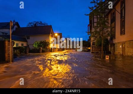 Après de fortes pluies, le centre du quartier de Francfort de Niederursel est sous l'eau, Niederursel, Francfort-sur-le-main, Hesse, Allemagne Banque D'Images