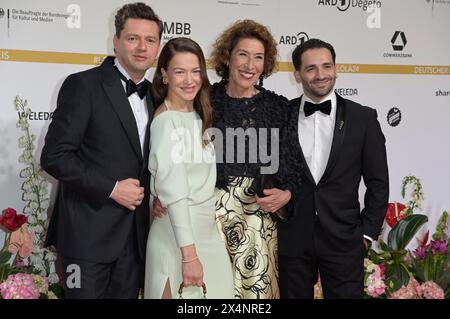 Christian Friedel, Hannah Herzsprung, Adele Neuhauser und Hassan Akkouch BEI der 74. Verleihung des Deutschen Filmpreises 2024 im Theater am Potsdamer Platz. Berlin, 03.05.2024 Banque D'Images