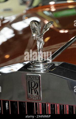 Gros plan de la mascotte de radiateur Spirit of Ecstasy d'une Rolls-Royce, Stuttgart Messe, Stuttgart, Bade-Wuerttemberg, Allemagne Banque D'Images