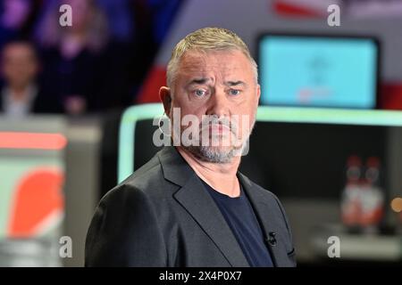 Sheffield, Royaume-Uni. 04 mai 2024. Stephen Hendry, sept fois champion du monde, s’entretient avec la BBC avant les Championnats du monde Cazoo 2024 au Crucible Theatre, Sheffield, Royaume-Uni, le 4 mai 2024 (photo de Cody Froggatt/News images) à Sheffield, Royaume-Uni, le 5/4/2024. (Photo de Cody Froggatt/News images/Sipa USA) crédit : Sipa USA/Alamy Live News Banque D'Images