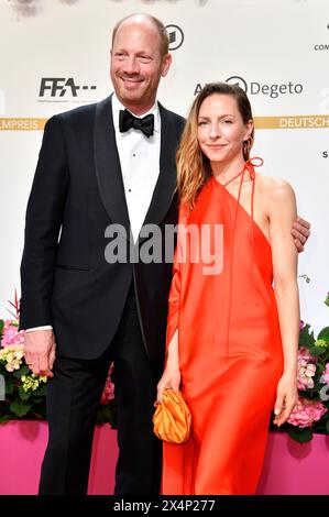 Johann von Bülow und Katharina Schüttler BEI der 74. Verleihung des Deutschen Filmpreises 2024 im Theater am Potsdamer Platz. Berlin, 03.05.2024 Banque D'Images