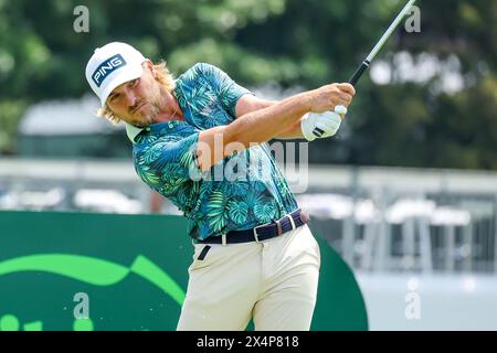McKinney, Texas, États-Unis. 04 mai 2024. Austin Cook frappe son coup de tee sur le 7e trou lors de la troisième manche du tournoi de golf CJ CUP Byron Nelson au TPC Craig Ranch à McKinney, au Texas. Gray Siegel/CSM/Alamy Live News Banque D'Images