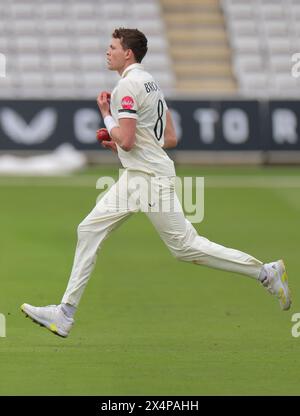 Londres. 4 mai 2024. Henry Brookes (8 Middlesex) en action bowling lors des premières manches du County Championship Division Two match entre Middlesex et Leicestershire au Lord’s Cricket Ground. Crédit : Matthew Starling / Alamy Live News Banque D'Images