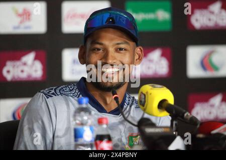 Le capitaine de l'équipe T20 du Bangladesh, Najmul Hasan Shanto, assiste à une conférence de presse avant match au stade Zahur Ahmed Chowdhury, Chattogram, Bangladesh, le 2 mai Banque D'Images