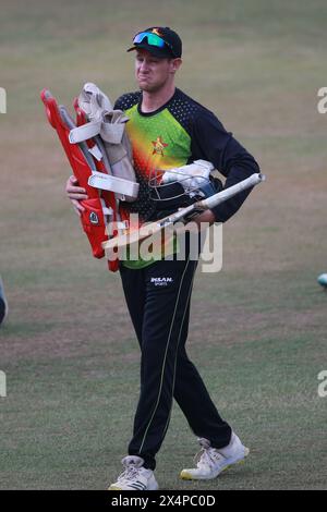 Le joueur de l'équipe Zimbabwe T20 Jonathan Campbell assiste à une séance d'entraînement au stade Zahur Ahmed Chowdhury, Chattogram, Bangladesh, le 2 mai 2024. Comme Zim Banque D'Images