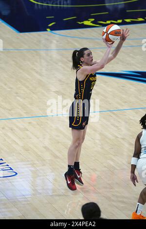 Arlington, États-Unis. 03 mai 2024. Caitlin Clark #22 de Indiana Fever tire la balle lors du match de pré-saison WNBA entre les Dallas Wings et l'Indiana Fever au College Park Center. Score final Dallas Wings 79 - 76 Indiana Fever. Crédit : Sipa USA/Alamy Live News Banque D'Images