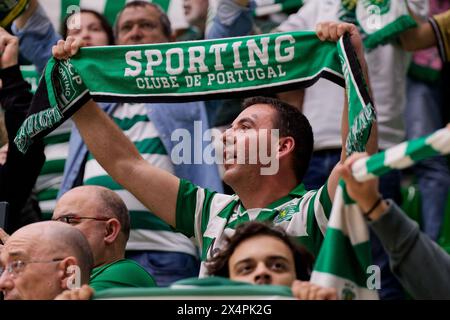 Lisbonne, Portugal. 04 mai 2024. Lisbonne, Portugal, 04 mai 2024 : fan de Sporting CP lors du match Campeonato Nacional entre Sporting CP et ABC au Pavilhao Joao Rocha à Lisbonne, Portugal. (Pedro Porru/SPP) crédit : SPP Sport Press photo. /Alamy Live News Banque D'Images