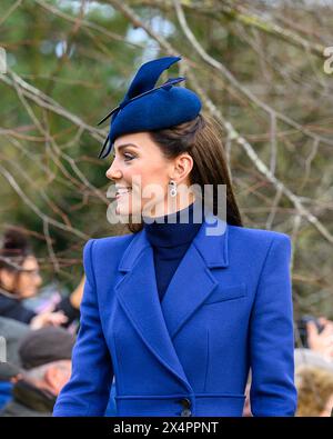 SAR Catherine, Princesse de Galles arrivée à l'église St Mary Magdalene, Sandringham Estate, pour le service du matin de Noël 2023 Banque D'Images