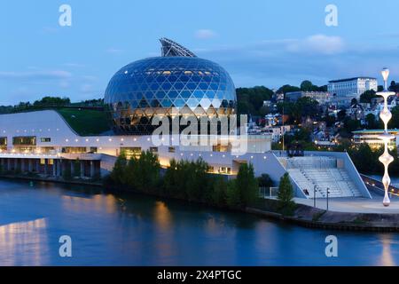 La Seine musicale ou Cité de la musique est une salle de concert sur l'île de Seguin à Boulogne-Billancourt, au sud-ouest de Paris. Banque D'Images