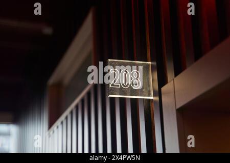 Plaque d'immatriculation blanche éclatante dans l'hôtel Banque D'Images