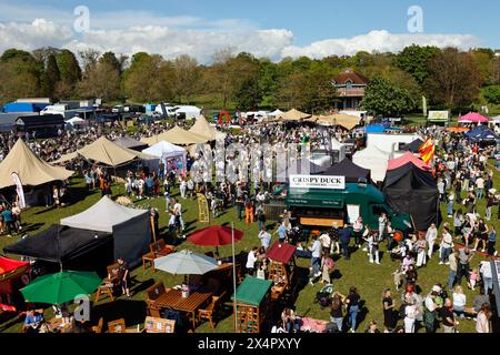 Preston Park, Brighton, ville de Brighton et Hove, East Sussex, Royaume-Uni. La vue du Brighton Foodies Festival 2024 le jour 1 de 3 au Preston Park, Brighton. 4 mai 2024. David Smith Alamy Banque D'Images