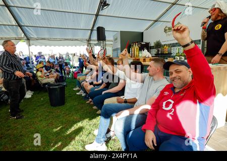 Preston Park, Brighton, ville de Brighton et Hove, East Sussex, Royaume-Uni. Concours Chillie Eating au Brighton Foodies Festival 2024, Preston Park, Brighton. 4 mai 2024. David Smith Alamy Banque D'Images