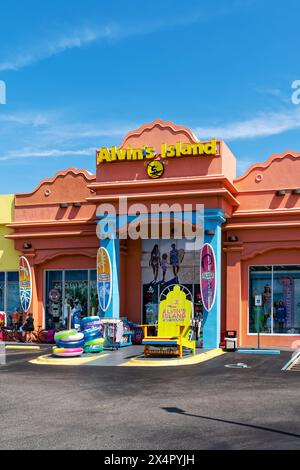 Entrée extérieure avant d'Alvin's Island, une boutique de vêtements de T-shirt et de souvenirs de plage ou magasin ou entreprise à destin, Miramar Beach, Floride. Banque D'Images