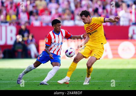 Gérone, Espagne. 4 mai 2024. Andreas Christensen (R) de Barcelone affronte Savio de Gérone lors du match de football de la ligue espagnole (la Liga) entre le Girona FC et le FC Barcelone à Gérone, Espagne, le 4 mai 2024. Crédit : Joan Gosa/Xinhua/Alamy Live News Banque D'Images