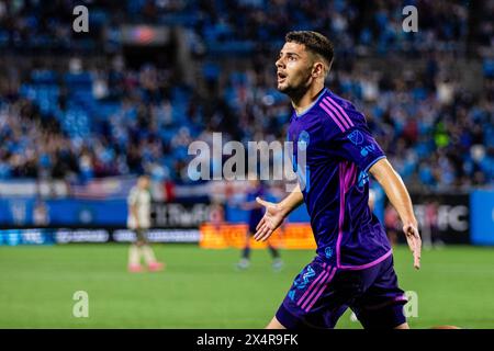 Charlotte, Caroline du Nord, États-Unis. 4 mai 2024. Nikola PetkoviÄ‡ (23 ans), milieu de terrain du Charlotte FC, célèbre après avoir marqué contre les Timbers de Portland lors de la deuxième moitié du match de football de la Ligue majeure au Bank of America Stadium de Charlotte, Caroline du Nord. (Scott KinserCal Sport Media). Crédit : csm/Alamy Live News Banque D'Images