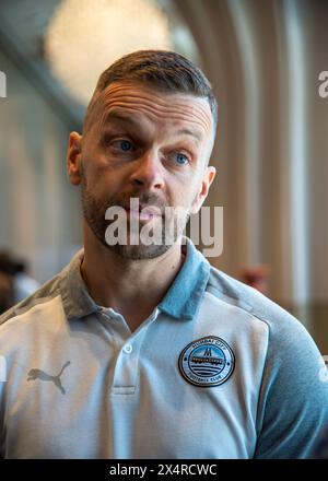 Kolkata, Inde. 03 mai 2024. Petr Kratky, entraîneur du Mumbai City FC. Conférence de presse avant match dans un hôtel luxueux avant la finale de la 10e Super League indienne 2023-24 de deux équipes finalistes ; Mohunbagan Super Giant (MBSG) et Mumbai City FC (MCFC). (Photo par Amlan Biswas/Pacific Press) crédit : Pacific Press Media production Corp./Alamy Live News Banque D'Images