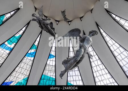 Intérieur de la Cathédrale métropolitaine notre-Dame d'Aparecida, Catedral Metropolitana Nossa Senhora Aparecida, Brasilia, Brésil Banque D'Images