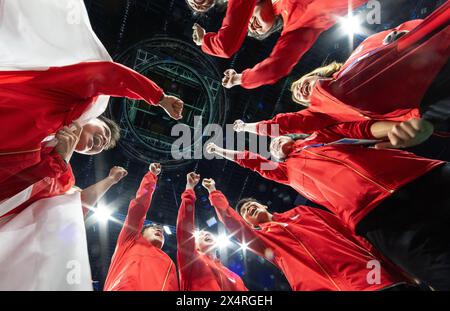 Chengdu, province chinoise du Sichuan. 5 mai 2024. Les joueurs de l'Indonésie acclament avant la finale de la BWF Uber Cup finale à Chengdu, dans la province du Sichuan du sud-ouest de la Chine, le 5 mai 2024. Crédit : Jiang Hongjing/Xinhua/Alamy Live News Banque D'Images