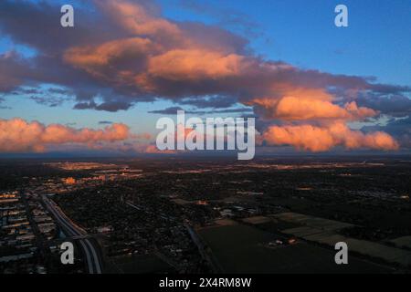 Modesto, Californie, États-Unis. 4 mai 2024. Un grand système météorologique couvrait la Californie couvrant l'état de pluie et de neige. Des nuages passent au-dessus de l'ouest du comté de Stanislaus samedi 4 mai 2024. (Crédit image : © Marty Bicek/ZUMA Press Wire) USAGE ÉDITORIAL SEULEMENT! Non destiné à UN USAGE commercial ! Banque D'Images