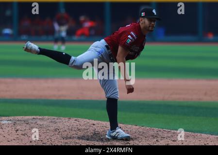 Mexico, Mexique. 04 mai 2024. Victor Morales #56 de Guerreros de Oaxaca lance la balle lors du match 2 de la série entre Guerreros de Oaxaca et les Diablos Rojos del México de la Ligue mexicaine de baseball (LMB) au stade Alfredo Harp Helú. Diablos Rojos a battu Guerreros de Oaxaca 12-2. Le 4 mai 2024 à Mexico, Mexique. (Photo de Carlos Santiago/ crédit : Eyepix Group/Alamy Live News Banque D'Images