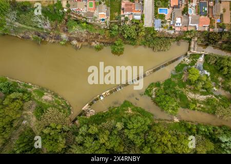 Vue aérienne de la confluence des rivières Cardener et Llobregat au printemps (Bages, Barcelone, ​​Catalonia, Espagne) Banque D'Images