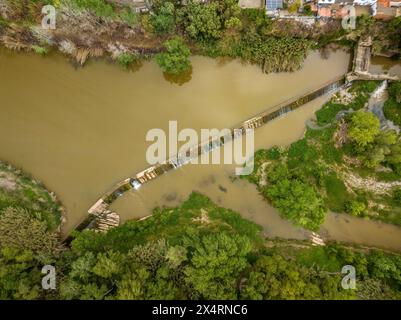 Vue aérienne de la confluence des rivières Cardener et Llobregat au printemps (Bages, Barcelone, ​​Catalonia, Espagne) Banque D'Images