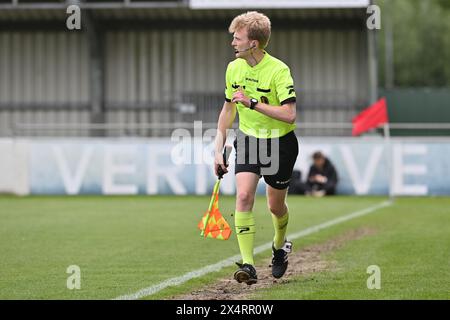 Gand, Belgique. 04 mai 2024. L'arbitre assistant Simon Demoen photographié lors d'un match de football féminin entre AA Gent Ladies et Club YLA le 7ème jour de match dans le match 1 de la saison 2023 - 2024 de la Super League belge Lotto Womens, le samedi 4 mai 2024 à Gent, BELGIQUE . Crédit : Sportpix/Alamy Live News Banque D'Images