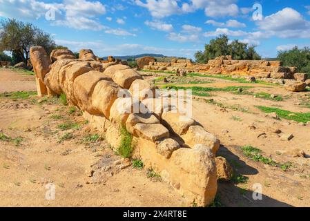 Statue de Telamone, Vallée des temples, Agrigente, Sicile, Italie Banque D'Images