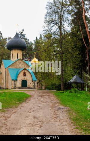 Église de Transfiguration (construite en 1903) dans le complexe immobilier Natalyevka dans la région de Kharkiv, Ukraine Banque D'Images