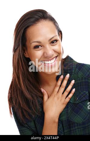 Femme et portrait avec sourire en studio pour le travail, les mains ou la confiance ou la joie. Personne féminine, toile de fond et heureuse avec glee ou acclamations ou coiffeur Banque D'Images