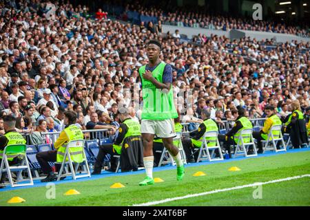 Madrid, Espagne. 04 mai 2024. Vinicius Jr se réchauffe pendant LaLiga EA Sports entre le Real Madrid et Cadix au stade Santiago Bernabeu. Scores finaux Real Madrid 3 : 0 Cadix. (Photo de David Canales/SOPA images/SIPA USA) crédit : SIPA USA/Alamy Live News Banque D'Images