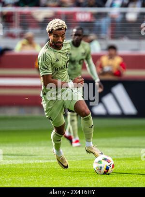 04 mai 2024 Santa Clara, CA États-Unis milieu de terrain de Los Angeles Timothy Tillman (11 ans) frappe le ballon sur le terrain lors du match de la MLS entre le Los Angeles Football Club et les tremblements de terre de San Jose. San Jose a battu le LAFC 3-1 au Levi's Stadium San Clara Calif. Thurman James/CSM Banque D'Images