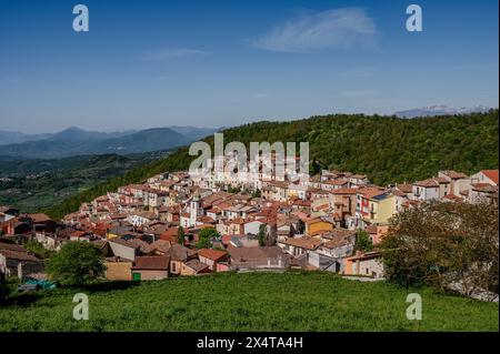 Miranda, Isernia, Molise. Dans la province d'Isernia, à seulement quelques kilomètres de la ville de Pentra, il y a Miranda, un charmant village à 900 M. au-dessus Banque D'Images