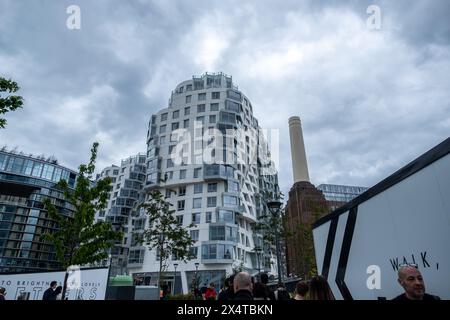 Battersea Powerstation et Prospect place - ancien versus Nouveau Banque D'Images