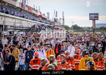 Le Castellet, France. 05 mai 2024. Ambiance pitlane, pit walk lors de la 2ème manche des European le Mans Series 2024 sur le circuit Paul Ricard du 3 au 5 mai 2024 au Castellet, France - photo Paulo Maria/DPPI crédit : DPPI Media/Alamy Live News Banque D'Images