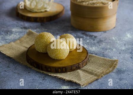 Photo d'une nourriture typiquement indonésienne avec le nom Sweet onde onde dans une photo avec un concept Banque D'Images