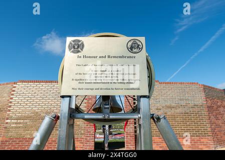 Échelle de l'Ascension, en hommage aux pompiers tombés au combat, lors du dévoilement et de l'ouverture du Mémorial national des pompiers de la plaque rouge à Rettendon, Essex, Royaume-Uni Banque D'Images