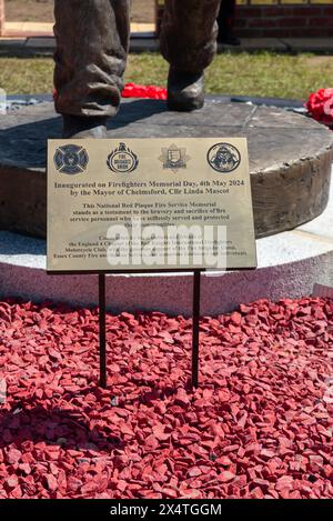 Dévoilement et ouverture du Mémorial national des incendies de la plaque rouge à Rettendon, Essex, Royaume-Uni. Description de la plaque Banque D'Images
