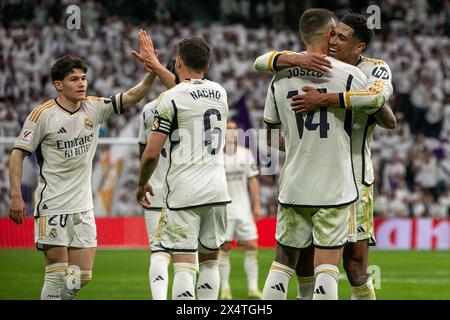 Madrid, Espagne. 04 mai 2024. De gauche à droite, Fran García (20 ans), Nacho (6 ans), Joselu (14 ans) et Jude Bellingham (5 ans) célèbrent un but cet après-midi au stade Santiago Bernabeu. Le Real Madrid est devenu champion de la Ligue cet après-midi après avoir battu Cadix au stade Santiago Bernabeu par 3 buts à 0 avec des buts de Brahim, Bellingham et Joselu et après que le CF Barcelone a perdu face à Gérone. Crédit : SOPA images Limited/Alamy Live News Banque D'Images