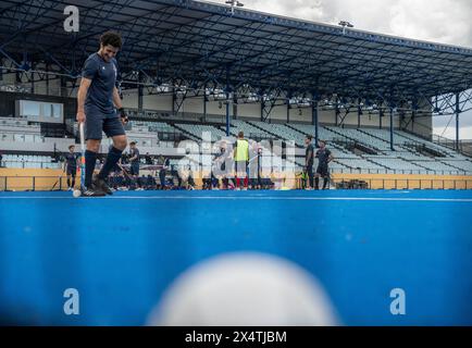 Paris, France. 3 mai 2024. La photo prise le 3 mai 2024 montre une épreuve test de hockey pour les Jeux Olympiques de Paris 2024 au stade Yves-du-Manoir à Colombes, dans la banlieue nord-ouest de Paris, en France. Le stade Yves-du-Manoir a été la scène centrale des Jeux olympiques de 1924, accueillant la cérémonie d'ouverture et diverses compétitions, dont l'athlétisme, le football, la gymnastique et quelques épreuves équestres. Pour les Jeux olympiques de cette année, le stade de la banlieue nord-ouest de Paris accueillera les épreuves de hockey sur gazon. Crédit : Xiao Yazhuo/Xinhua/Alamy Live News Banque D'Images