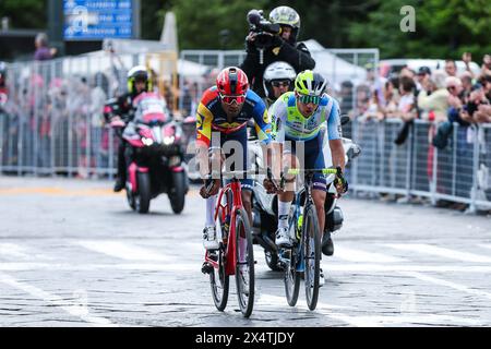 Turin, Italie. 04 mai 2024. Amanuel Ghebreigzabhier d'Erythrée et Team Lidl - Trek avec Lilian Calmejane de France et Team Intermarche - Wanty en action lors du 107ème Giro d'Italia 2024, étape 1 une étape de 140 km de Venaria Reale à Turin/#UCIWT/le 04 mai 2024. La 107ème édition du Giro d'Italia, avec un total de 3400 km, part de Veneria Reale près de Turin le 4 mai 2024 et se terminera à Rome le 26 mai 2024 crédit : Agence photo indépendante/Alamy Live News Banque D'Images