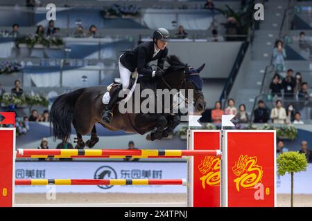 Shanghai, Chine. 5 mai 2024. Michael Duffy d'Irlande participe au Shanghai Longines Global Champions Tour 2024 à Shanghai, dans l'est de la Chine, le 5 mai 2024. Crédit : Wang Xiang/Xinhua/Alamy Live News Banque D'Images