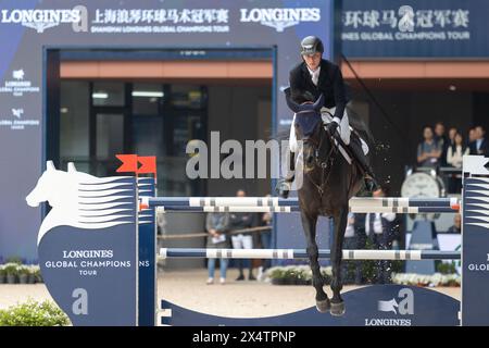 Shanghai, Chine. 5 mai 2024. Michael Duffy d'Irlande participe au Shanghai Longines Global Champions Tour 2024 à Shanghai, dans l'est de la Chine, le 5 mai 2024. Crédit : Wang Xiang/Xinhua/Alamy Live News Banque D'Images