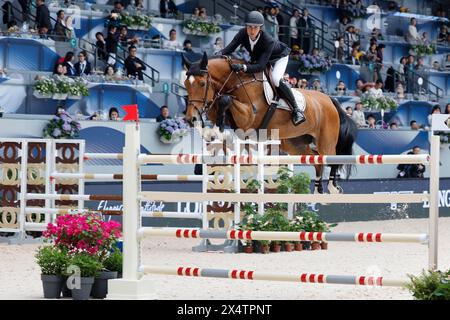 Shanghai, Chine. 5 mai 2024. Gilles Thomas, belge, participe au Shanghai Longines Global Champions Tour 2024 à Shanghai, dans l'est de la Chine, le 5 mai 2024. Crédit : Wang Xiang/Xinhua/Alamy Live News Banque D'Images