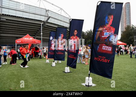 5 mai 2024 ; Ken Rosewall Arena, Sydney, NSW, Australie : Suncorp Super Netball , New South Wales Swifts versus West Coast Fever ; activations de fans en dehors de l'Arena avant le match Banque D'Images