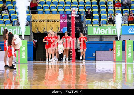 5 mai 2024 ; Ken Rosewall Arena, Sydney, NSW, Australie : Suncorp Super Netball, New South Wales Swifts contre West Coast Fever ; les Swifts se rendent sur le terrain avant le match Banque D'Images